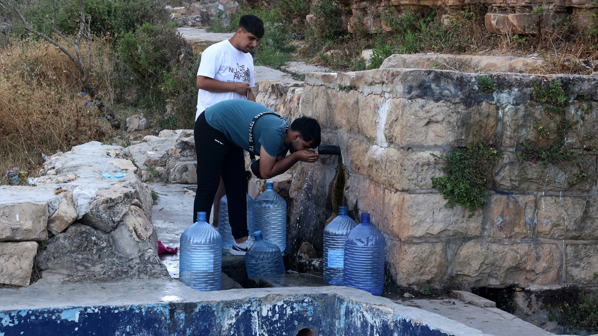 هجمات المستوطنين على مصادر المياه تهدد الفلسطينيين بالعطش 