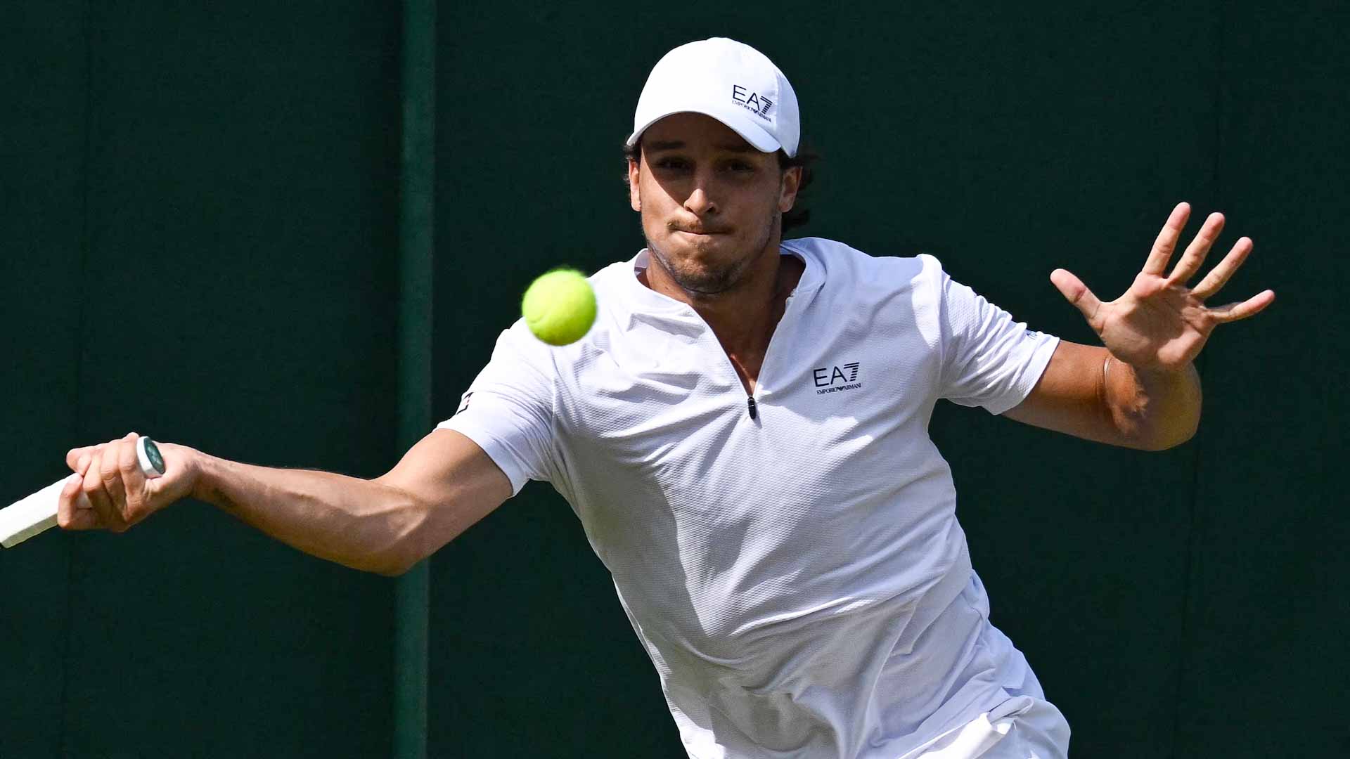 الإيطالي لوتشانو دارديري يتوج بلقب بطولة باشتاد للتنس 