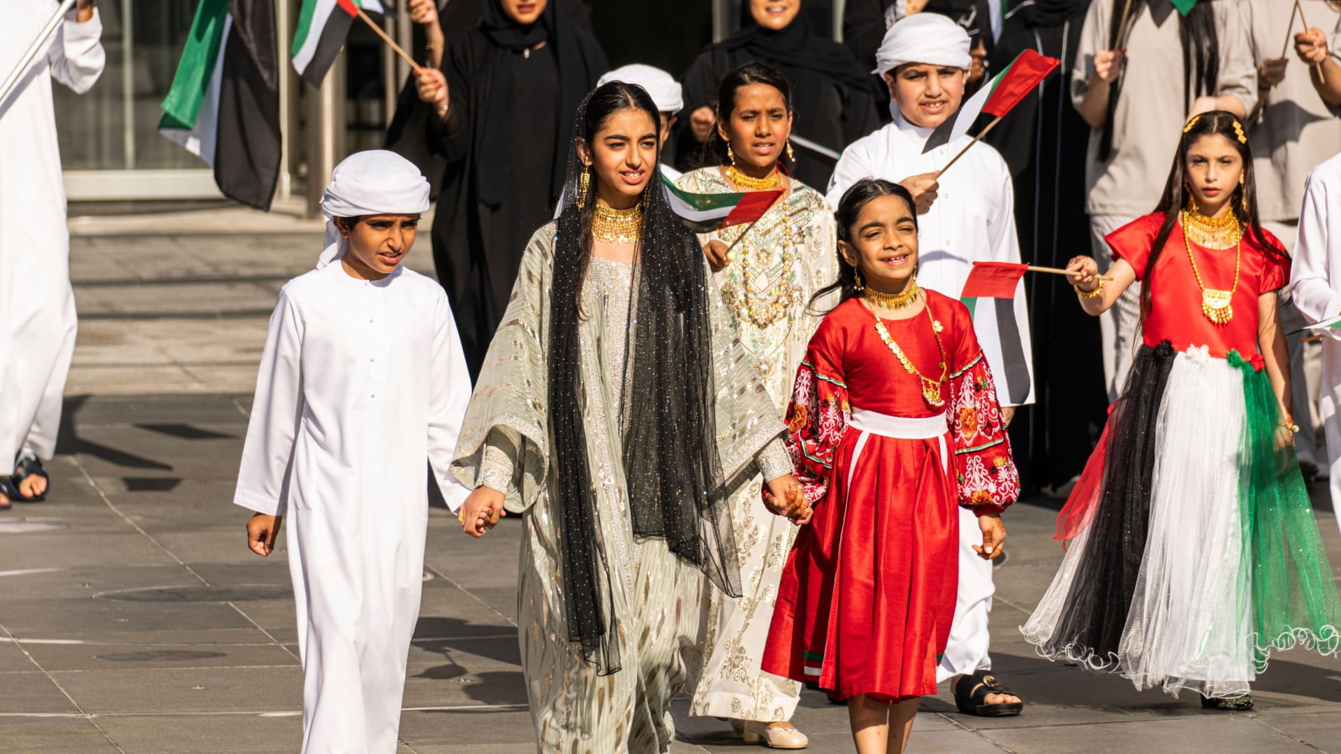 الشارقة تغرس الهوية الثقافية والوطنية عبر مؤسساتها التعليمية 