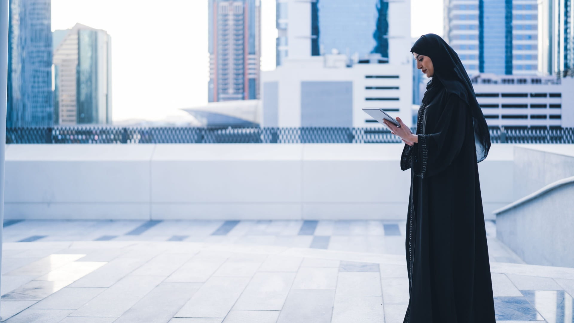 الشارقة تُعزّز حضور المرأة في الاقتصاد وريادة الأعمال 