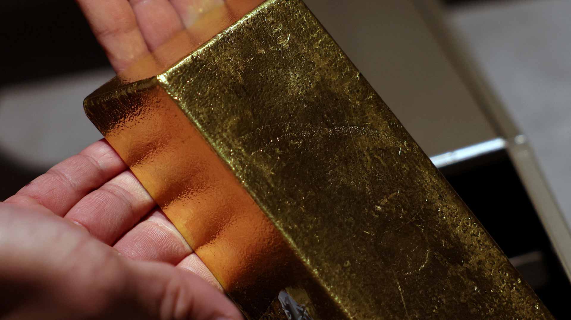 الذهب يركن للهدوء مترقباً محادثات تجارية أميركية وقرار أوروبي 