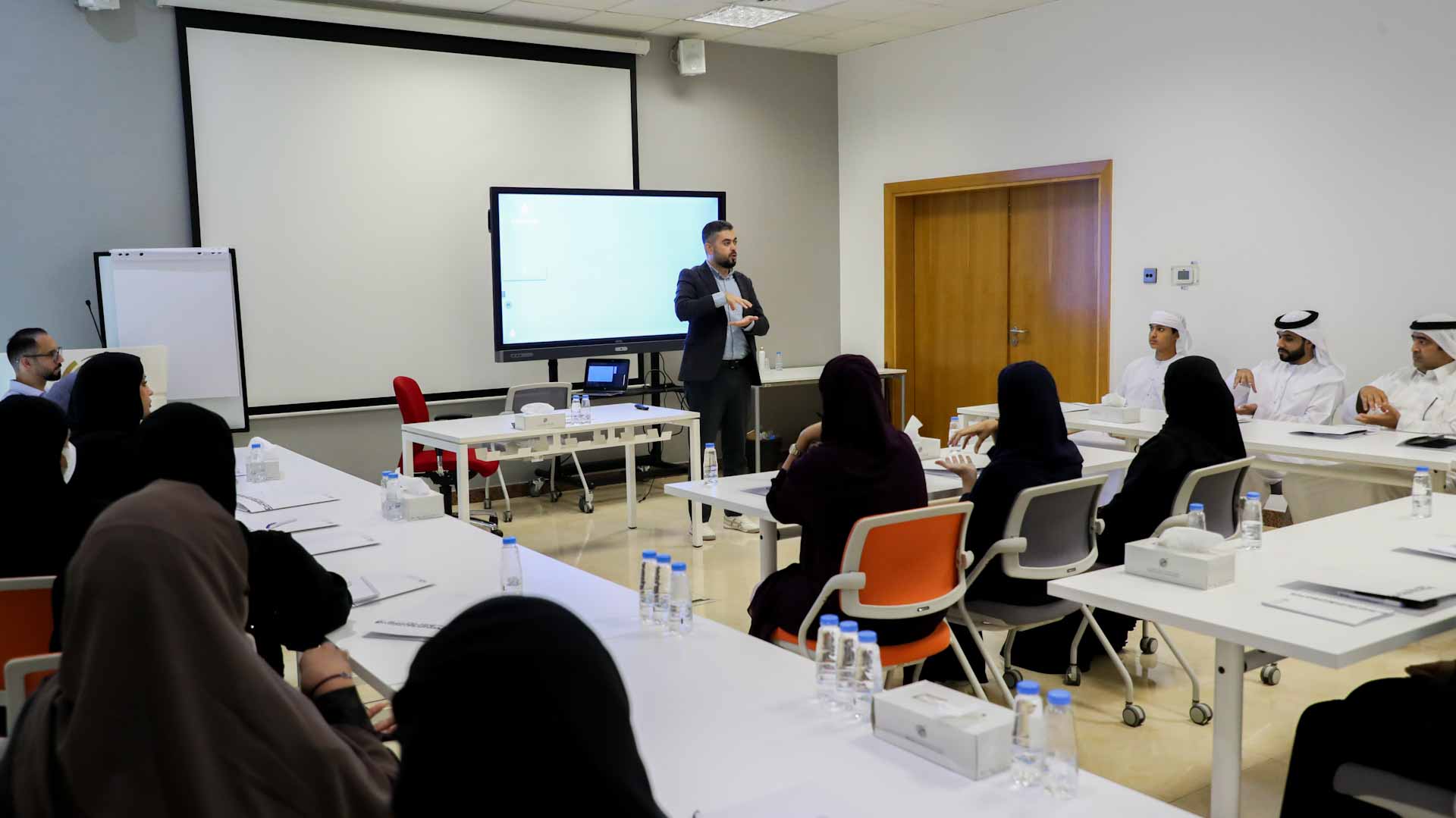 Sign language training for Sharjah government employees