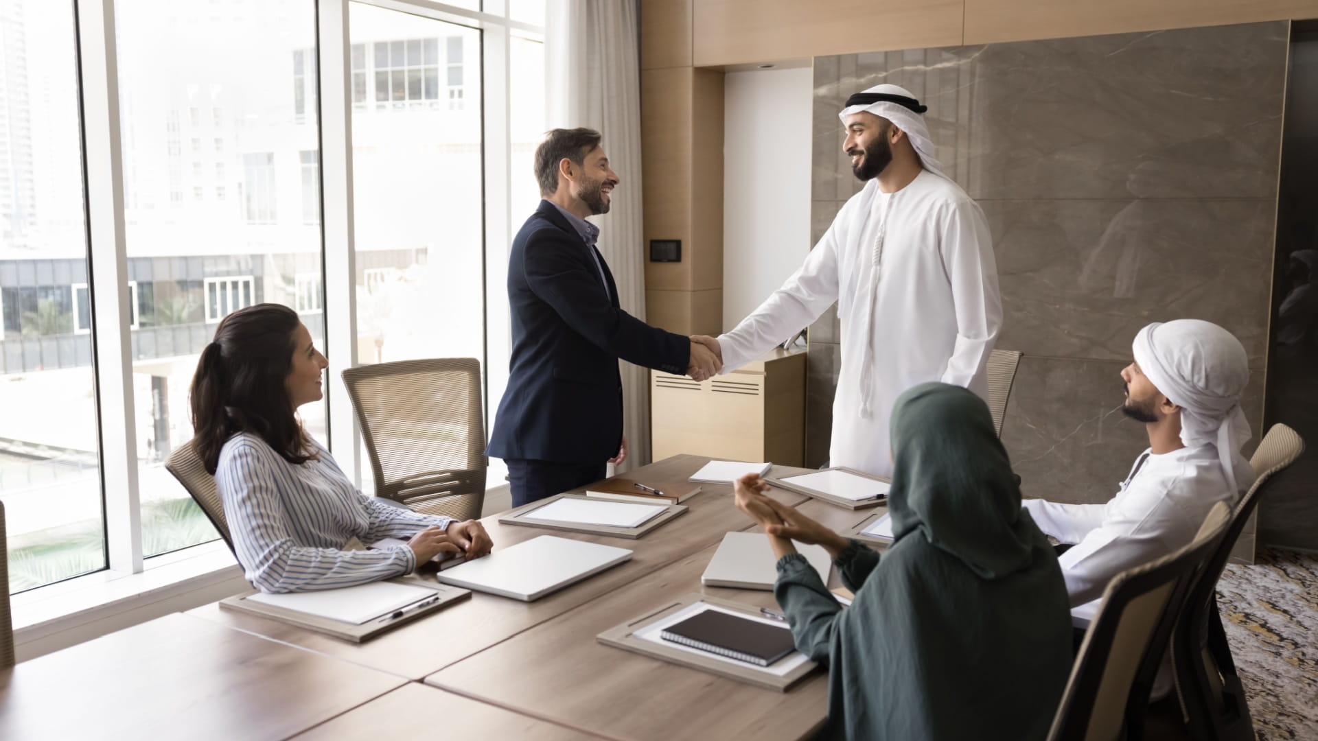 الشارقة تُمكّن رواد الأعمال من تحويل أفكارهم إلى مشاريع ناجحة 