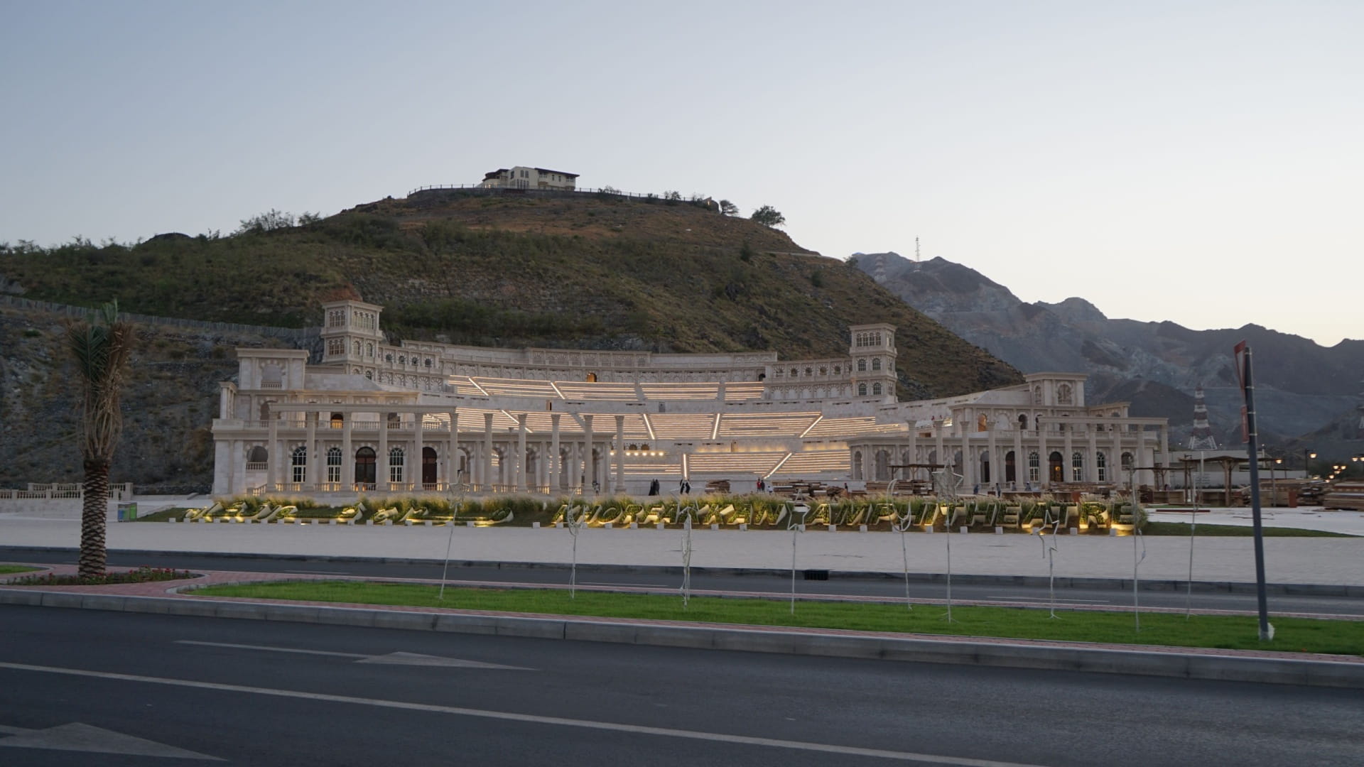 مهرجان خورفكان المسرحي يعزز الحراك الثقافي المحلي 