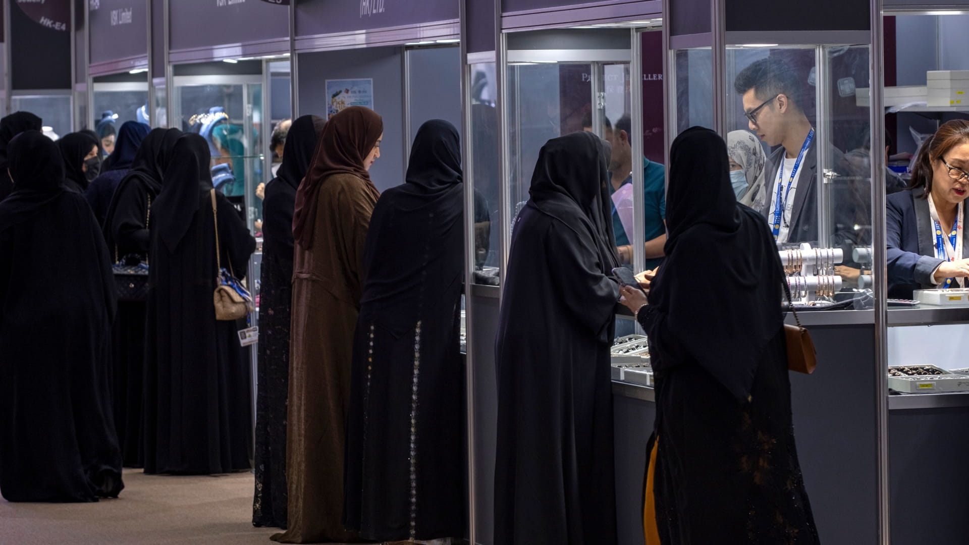 أهمية معرض الشرق الأوسط للساعات والمجوهرات للشارقة تجارياً 