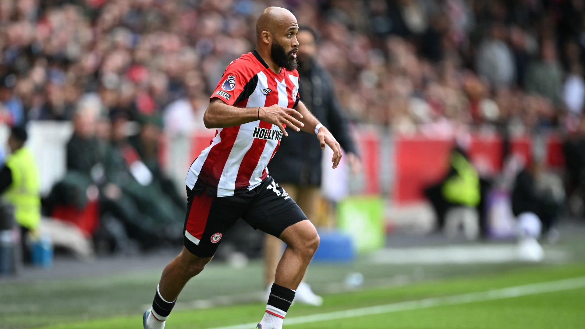 مانشستر يونايتد الإنجليزي يتعاقد مع الكاميروني براين مبومو