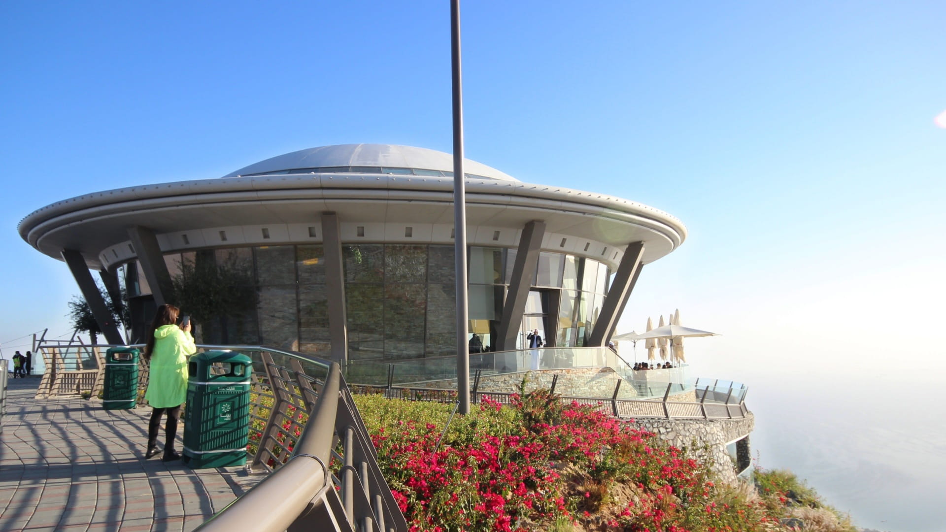 استراحة السُحُب أيقونة سياحية تتربع بين جبال خورفكان وغيومها 