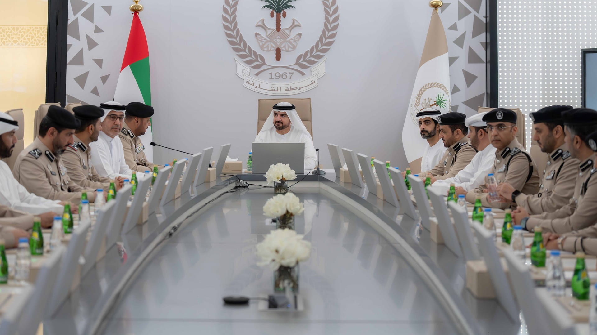 عبد الله بن سالم يطلع على جهود وإنجازات إدارة عمليات شرطة الشارقة