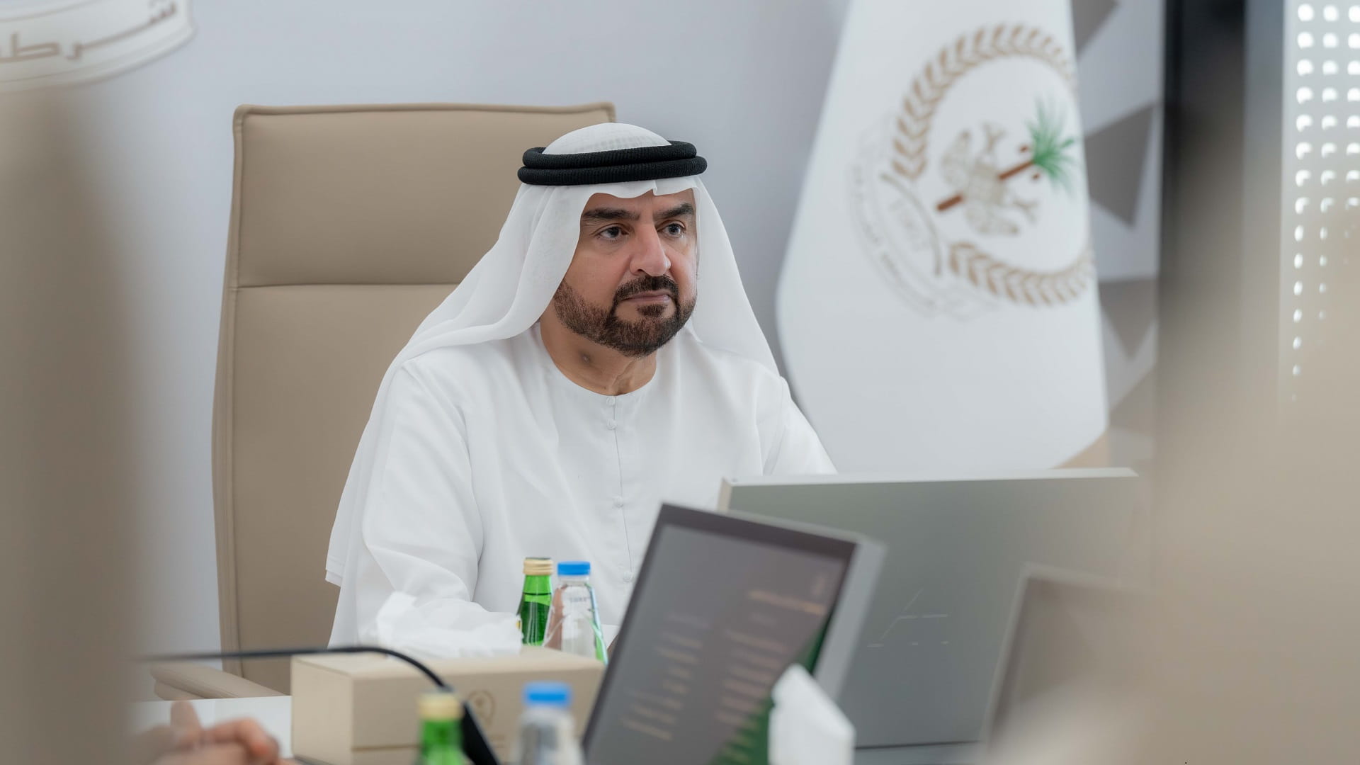 عبد الله بن سالم يطلع على جهود وإنجازات إدارة عمليات شرطة الشارقة