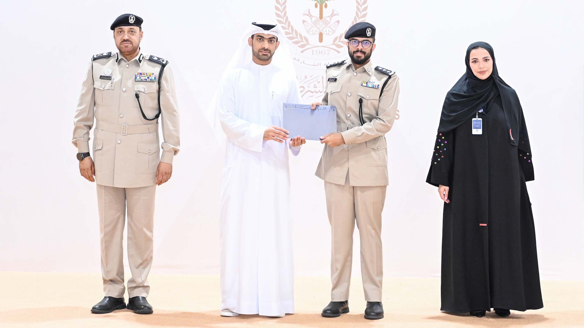 دار الوثائق تكرم فريق عمل الاستراتيجية في شرطة الشارقة 