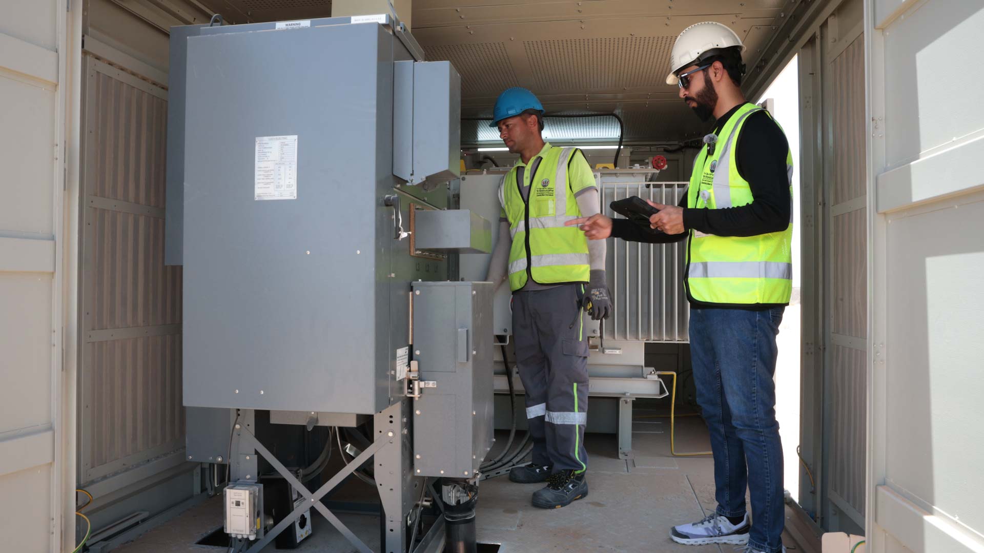 "كهرباء الشارقة" توصل التيار إلى 1442 مشروعاً بالنصف الأول من 2025 