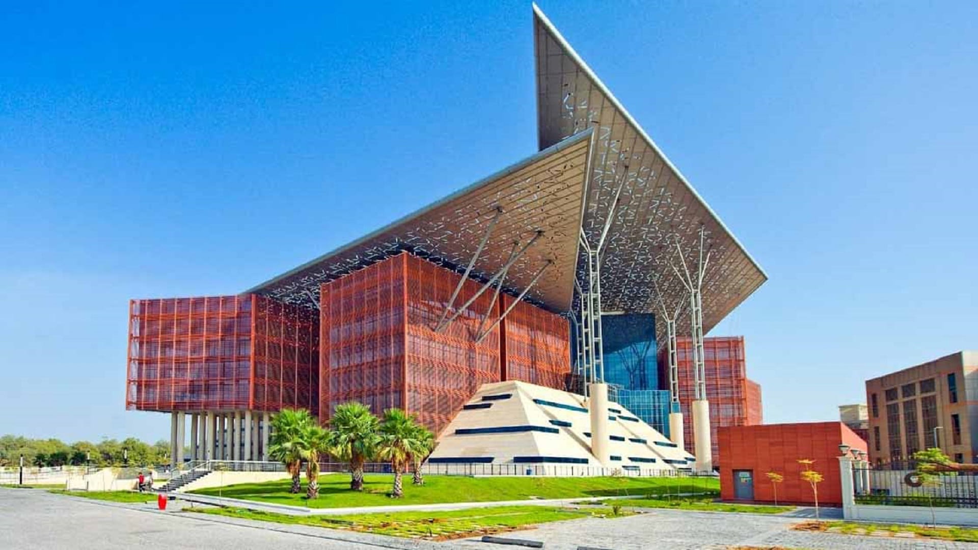 جنايات أبوظبي تحكم بالسجن 10 سنوات على مدان باعتداء جنسي على طفل 