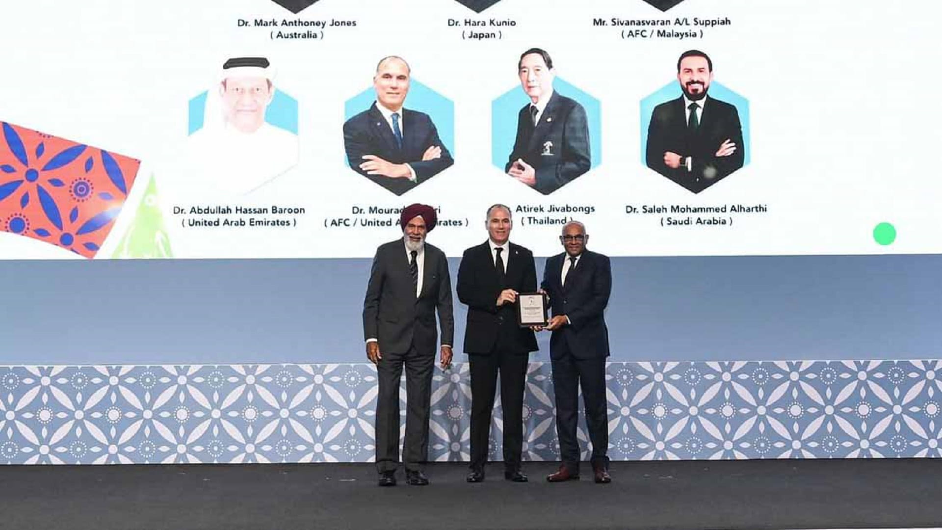 الإمارات تحصد جائزتين ذهبيتين للتميز الطبي من "آسيوي كرة القدم" 