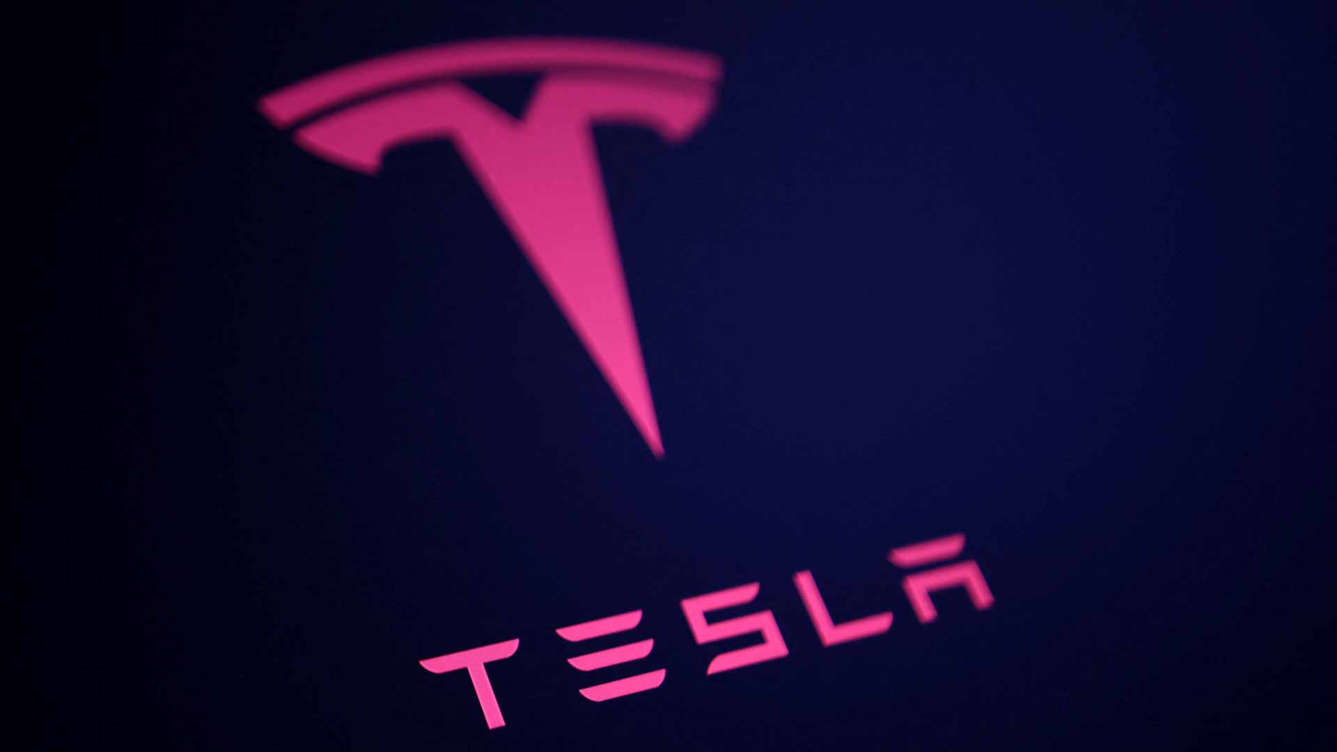 لإنعاش الطلب وكسب المنافسة.. تسلا تصنع نماذج سيارة بأسعار مقبولة 