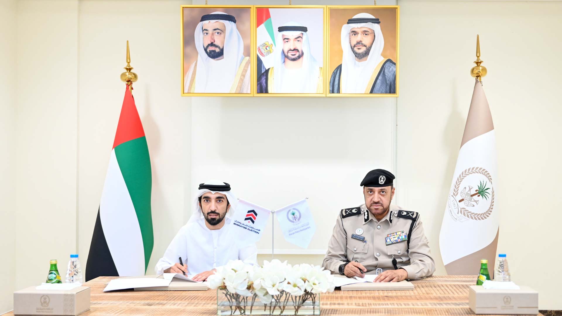 شرطة الشارقة والإمارات للمزادات توقعان اتفاقية لبيع الأرقام المميزة 