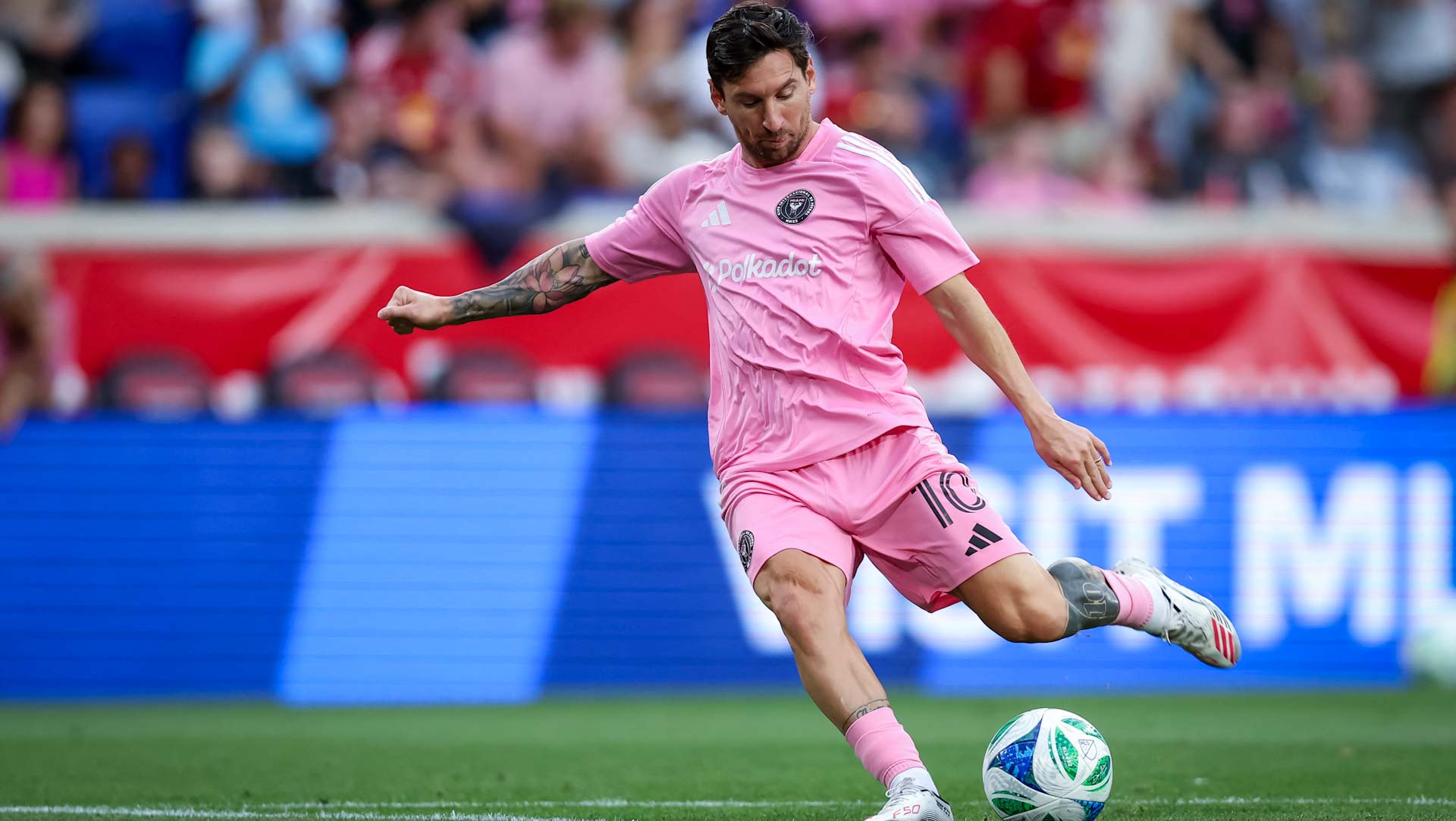 إيقاف ميسي وألبا لعدم مشاركتهما في مباراة كل النجوم 