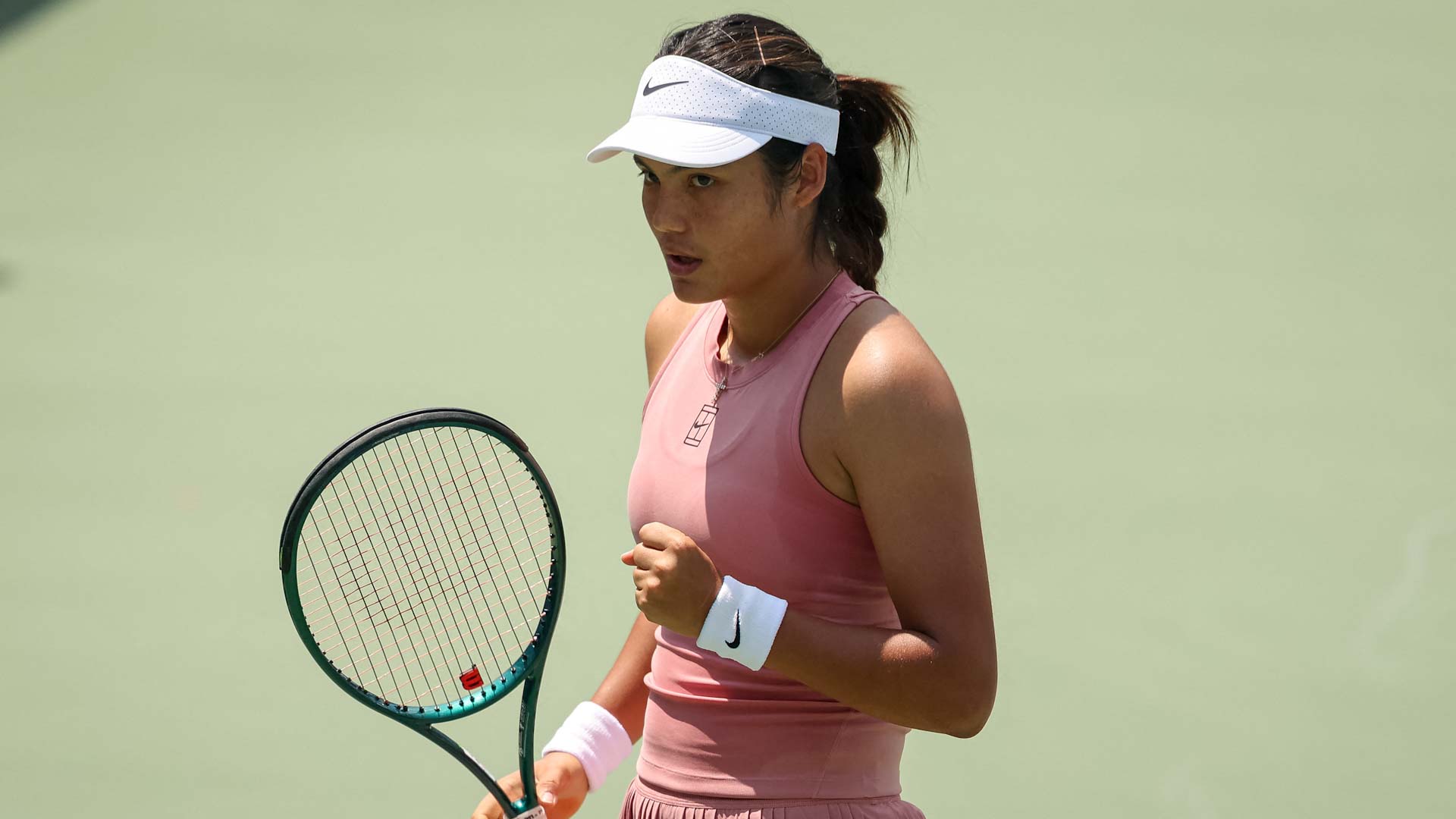 البريطانية رادوكانو تتأهل لنصف نهائي بطولة واشنطن  