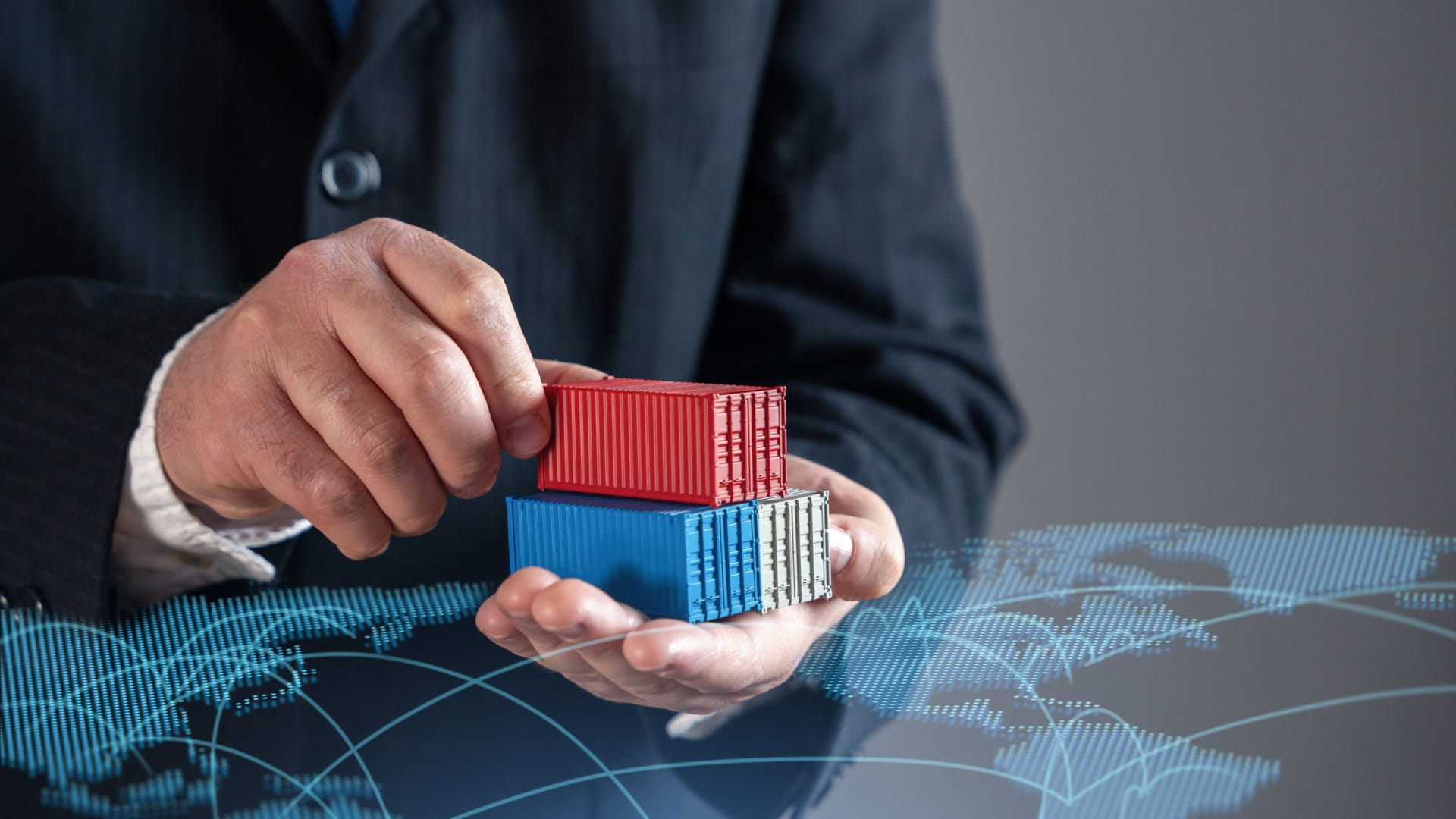 بخطى واثقة.. الشارقة تعزّز التجارة الخارجية دعماً للنمو الاقتصادي 