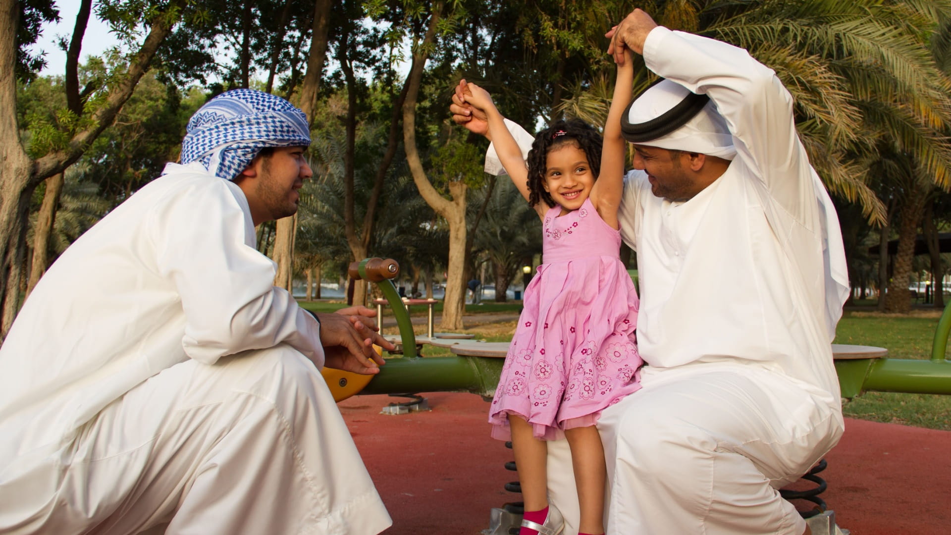 مهرجان ضواحي السنوي... يمزج بين الترفيه وتعزيز الترابط المجتمعي 