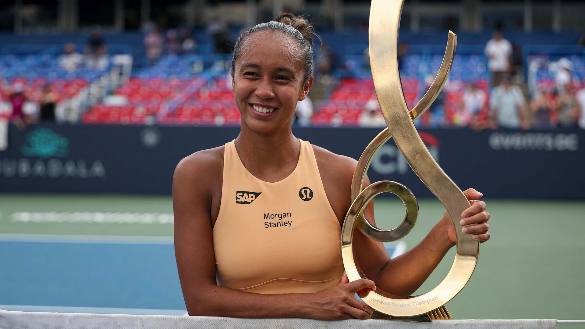 الكندية ليلى فرنانديز تتوج بلقب بطولة واشنطن للتنس  