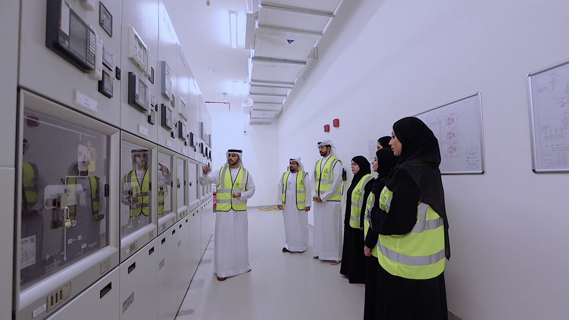"كهرباء الشارقة" تبدأ تشغيل محطة جديدة لنقل الطاقة في منطقة مويلح 