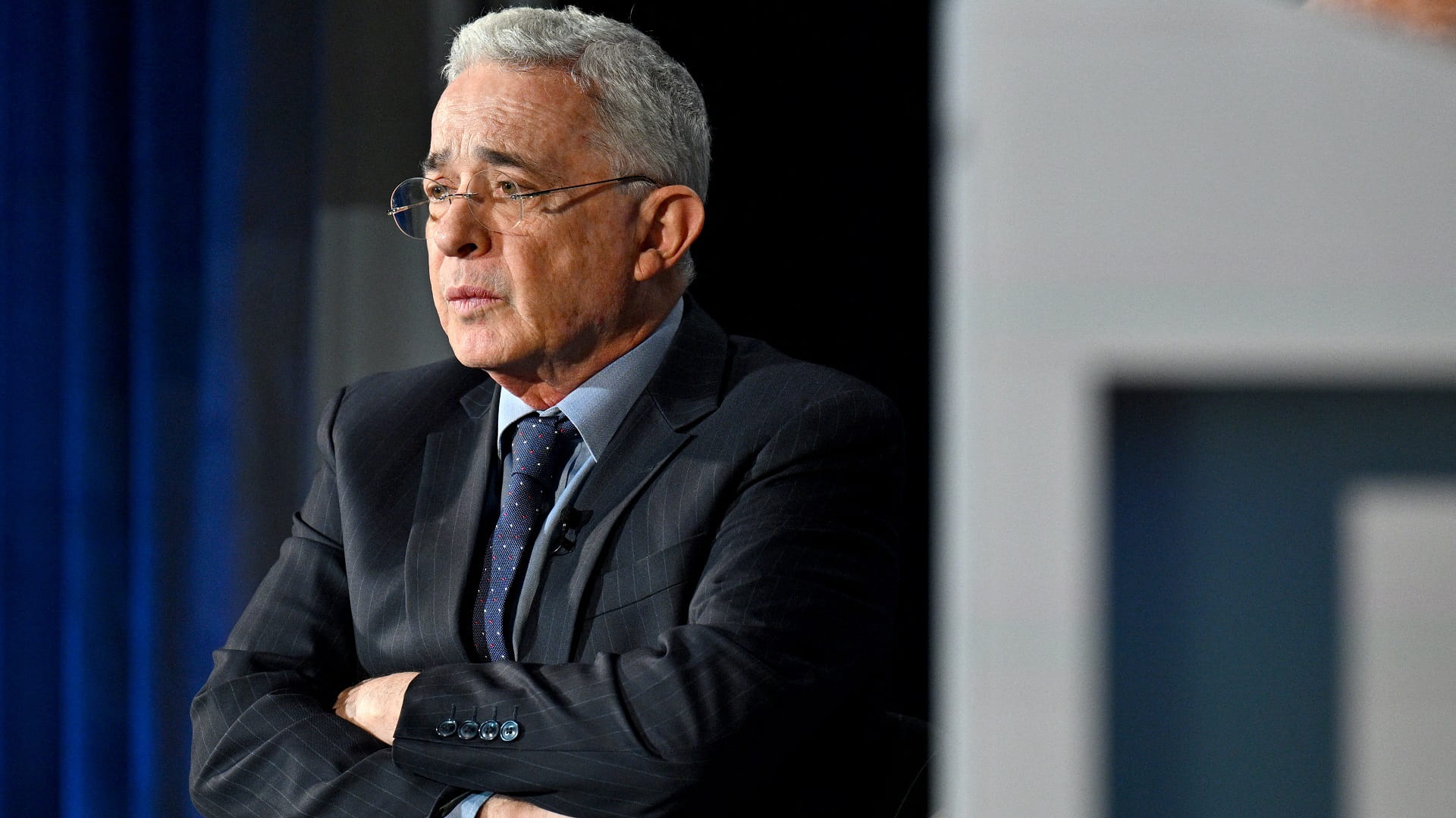 الرئيس الكولومبي الأسبق ألفارو أوريبي 