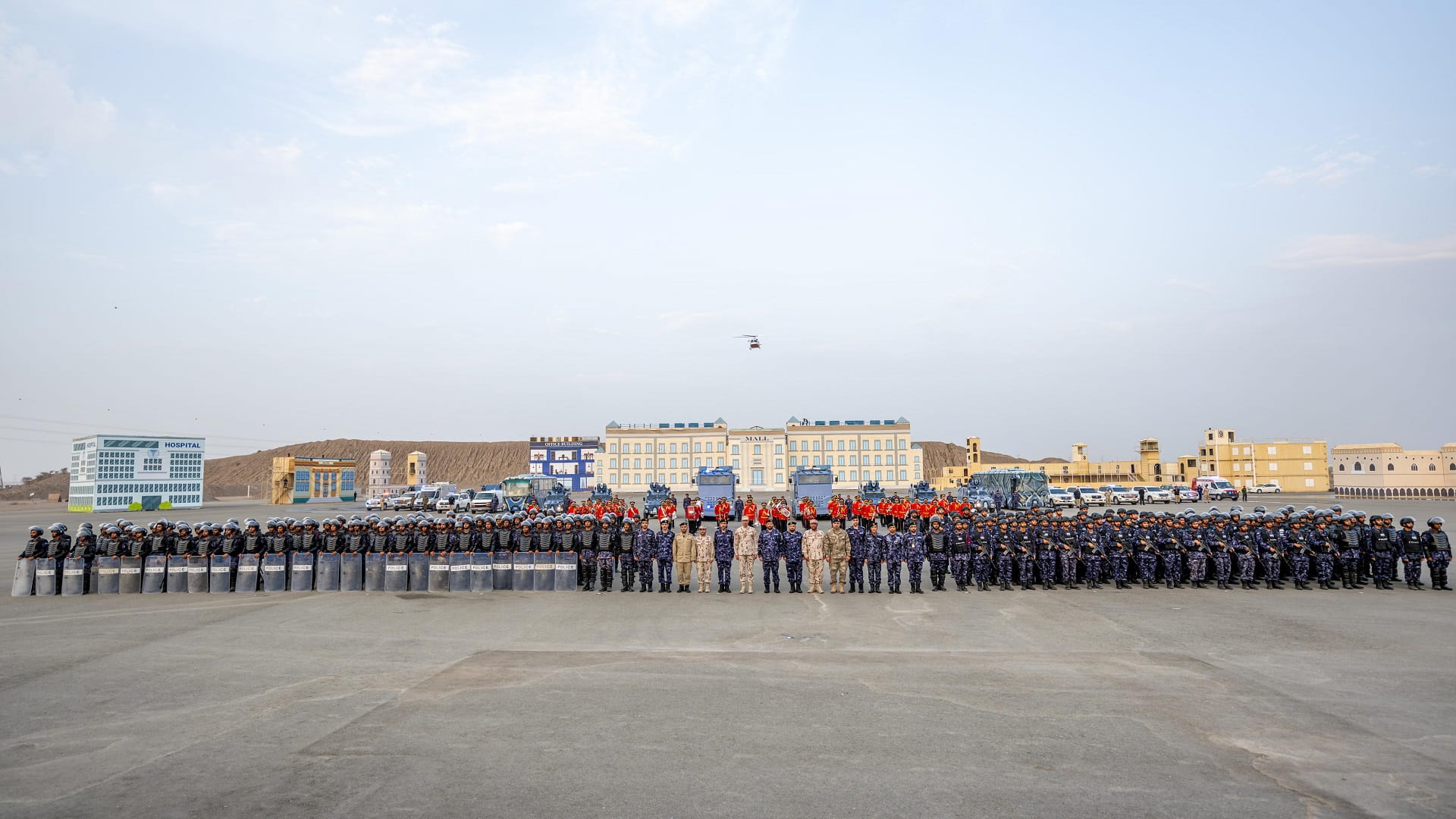 سالم الشامسي يشهد عروض مجندي الدفعة الـ22 الملتحقين بالداخلية 