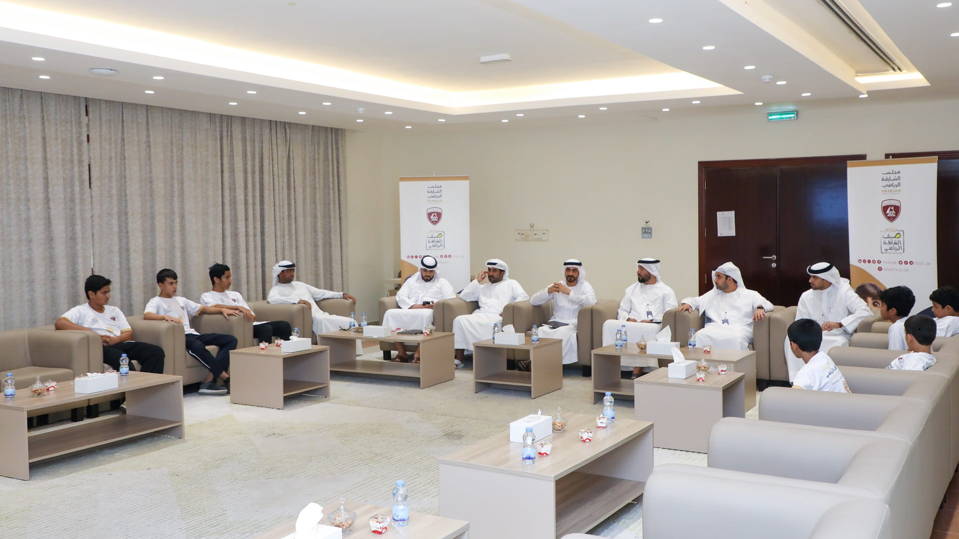 نادي الحمرية يبحث خطط الموسم الجديد وتطوير البنية التحتية الرقمية 