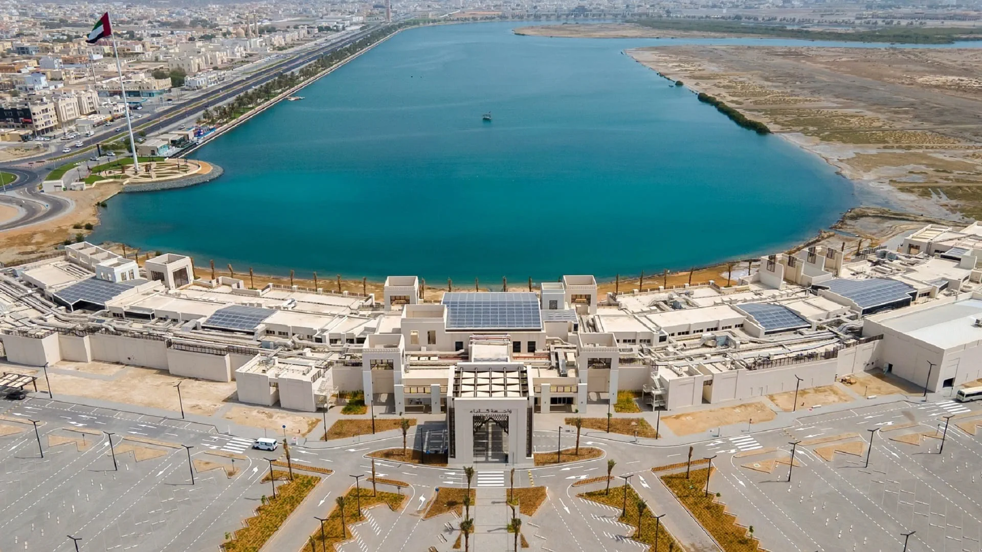 واجهة كلباء المائية حيثُ الإطلالة الساحرة والترفيه العائلي 