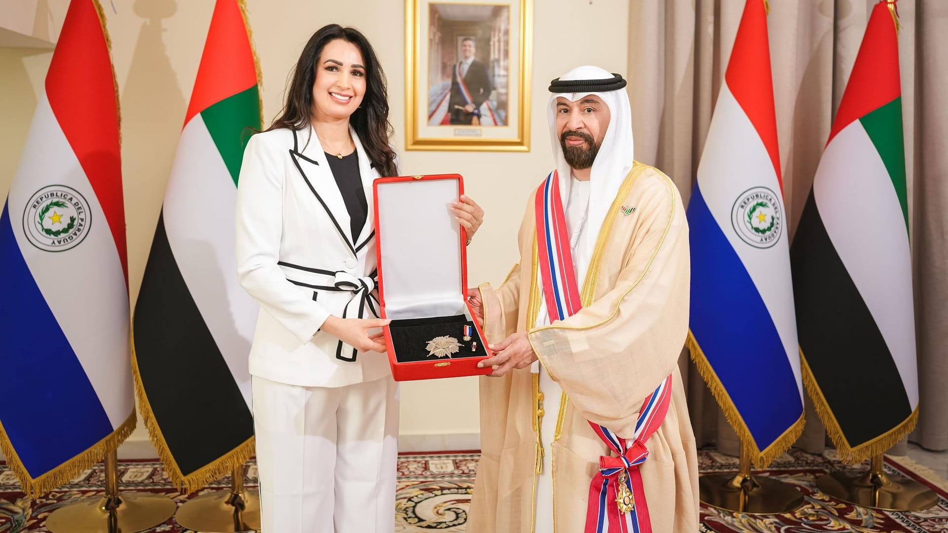 الباراغواي تمنح سفير الإمارات وسام الاستحقاق الوطني 