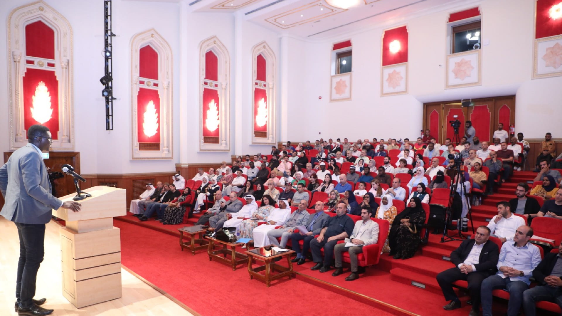 بيت الشعر بالشارقة يحتفي بتجارب زروق وشريقي والحمود في أمسية مميزة 