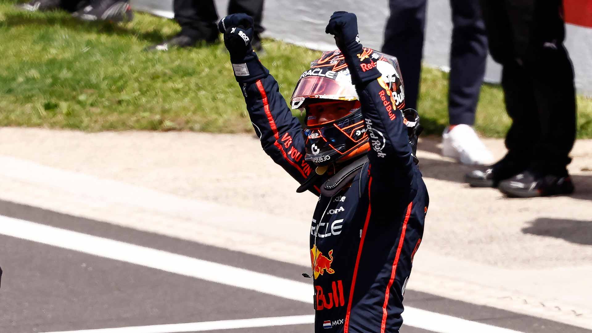 الهولندي فيرستابن يعلن استمراره مع فريق ريد بول في العام المقبل 