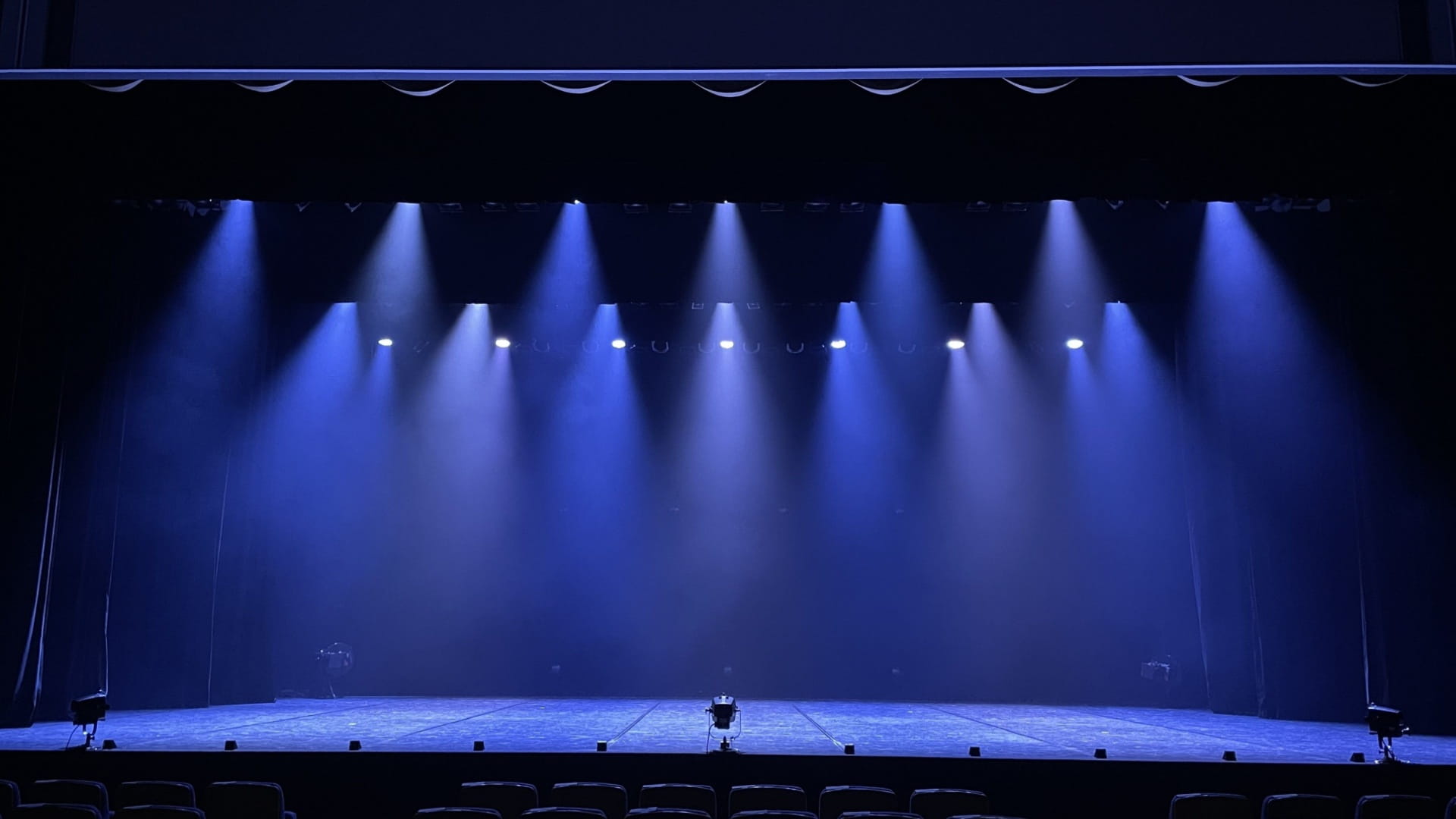 مهرجان دبا الحصن للمسرح الثنائي يثري ثقافة المسرح محلياً وعربياً