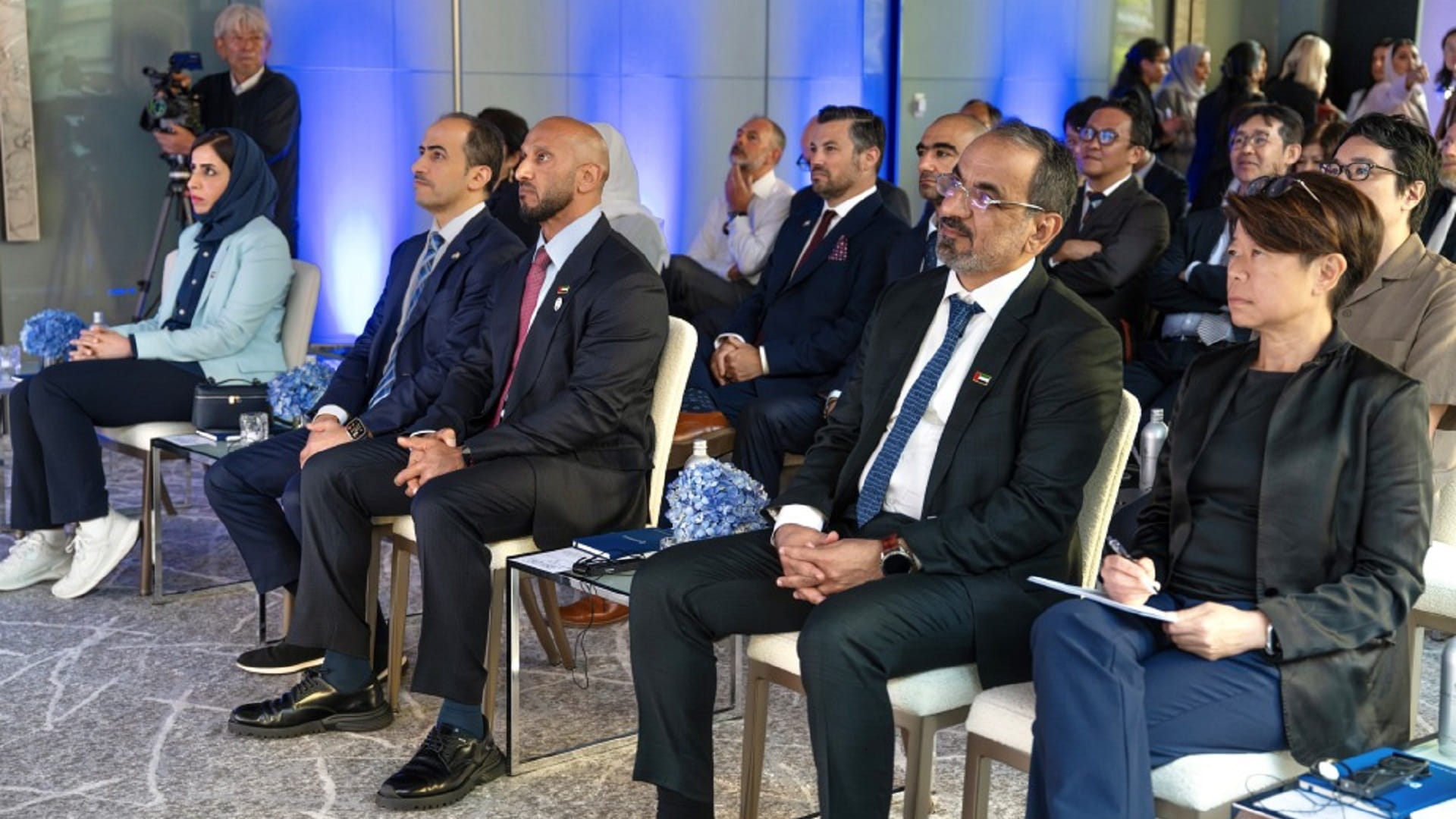 عبد الله آل حامد: الإمارات تسعى لبناء نموذج إعلامي يعلي الإنسانية