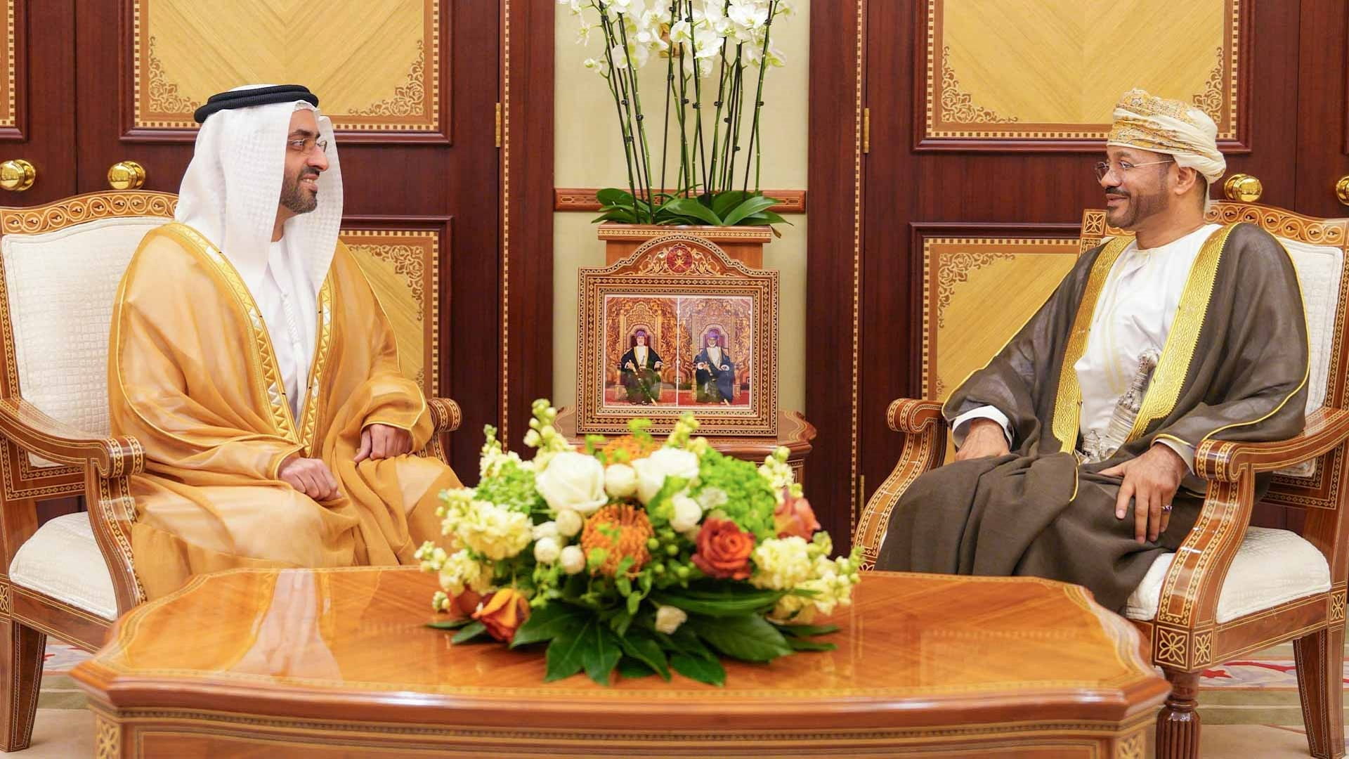 سفير الإمارات يسلم نسخة من أوراق اعتماده إلى وزير خارجية عُمان 