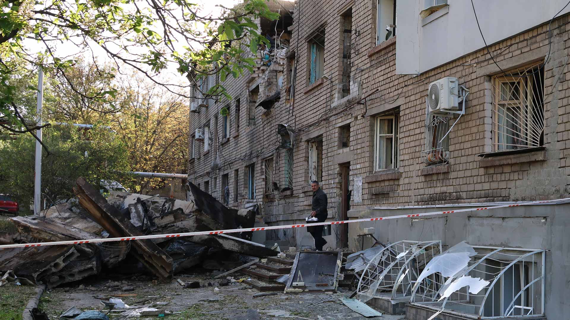 Russia and Ukraine exchange drone attacks ahead of Istanbul talks 