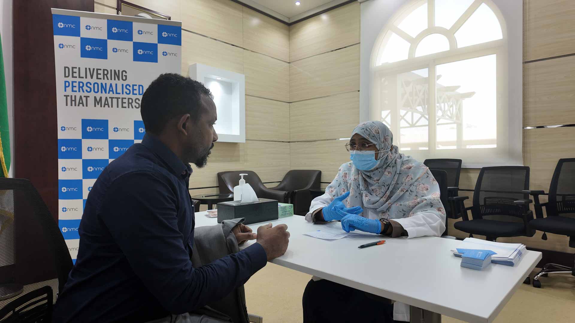 "اجتماعية الشارقة" تنظم يوماً صحياً لموظفيها ولكبار السن 