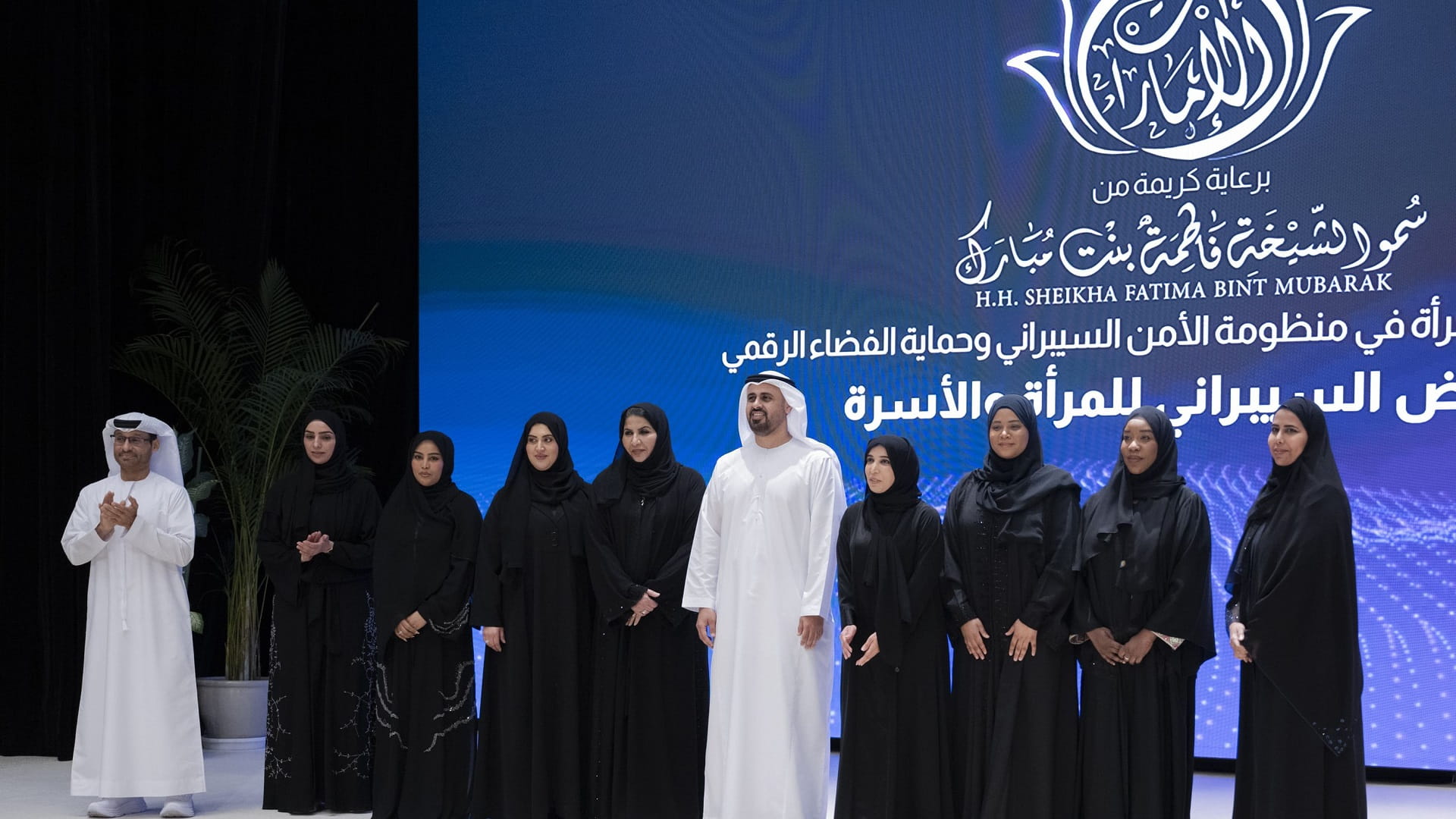 ذياب بن محمد يشهد تخريج الدفعة 2 لمبادرة "النبض السيبراني" 