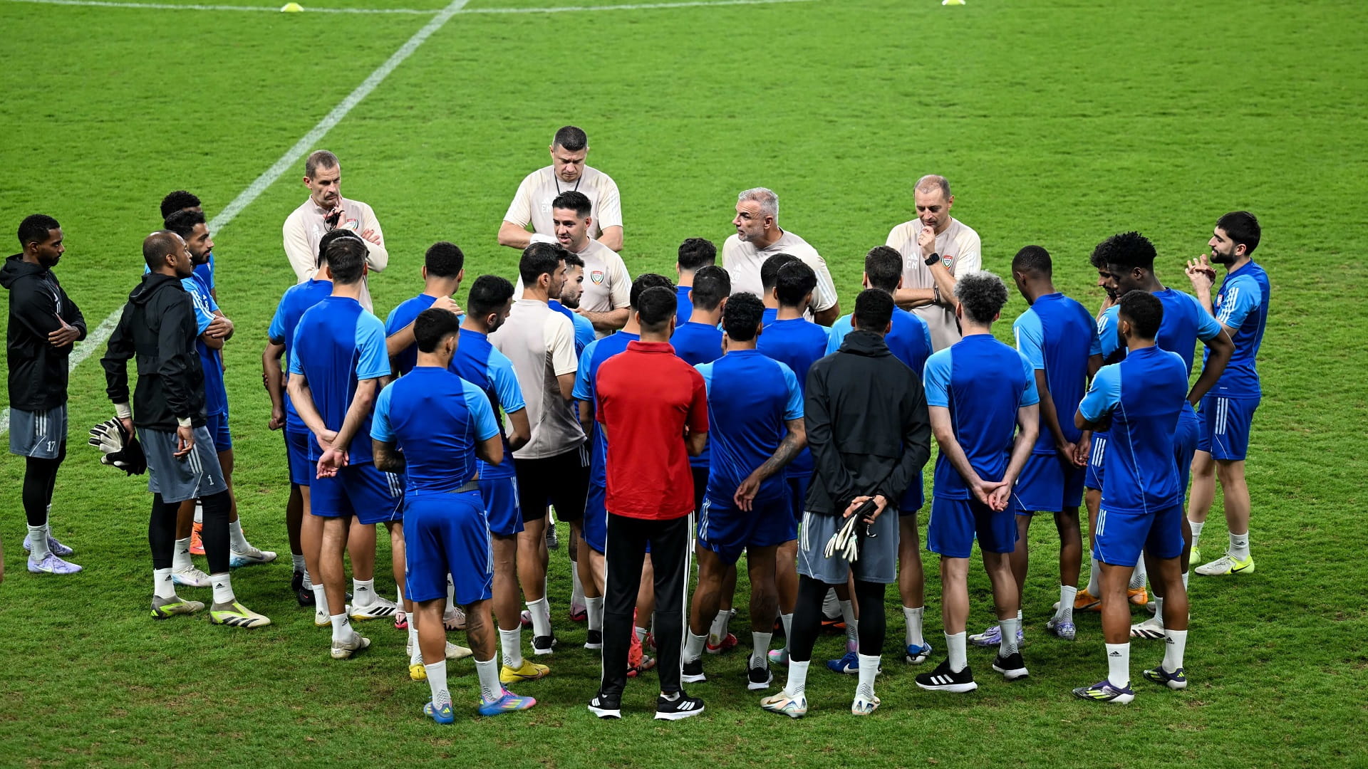 منتخب الإمارات يلتقي أوزبكستان غداً بالتصفيات الآسيوية للمونديال 