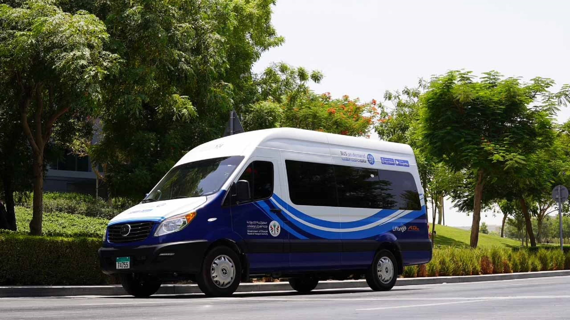 صورة بعنوان: "طرق الشارقة" تطلق خدمة "حافلات تحت الطلب" 