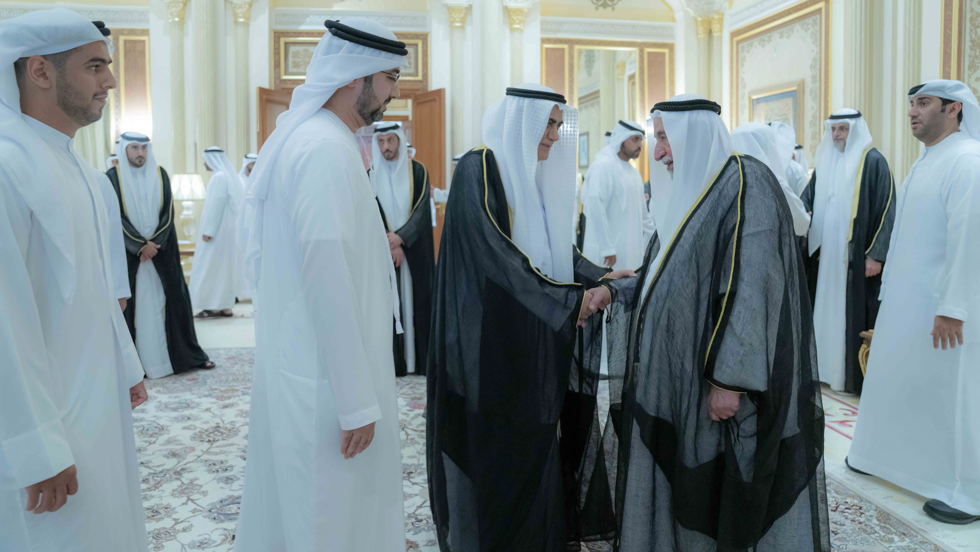 سلطان القاسمي يواصل تقبل التهاني بعيد الأضحى المبارك