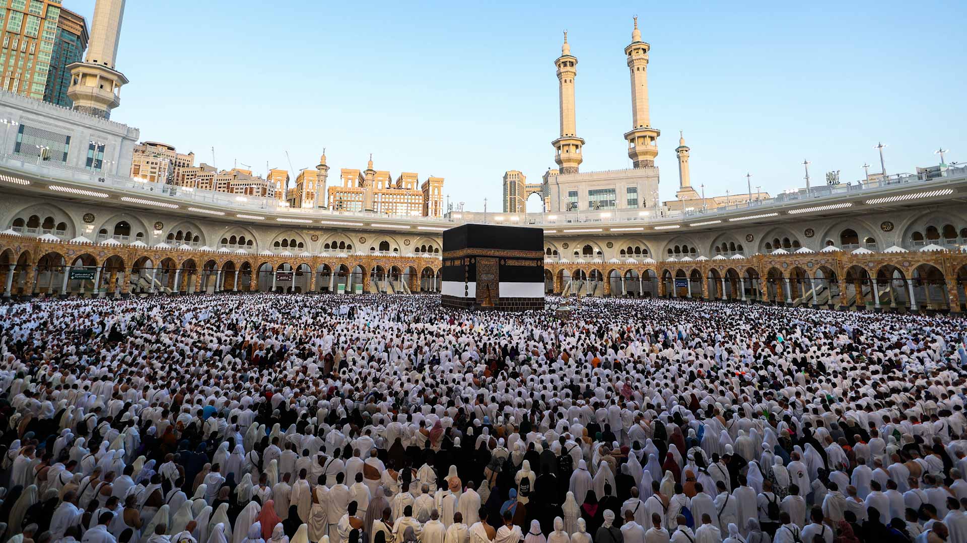  وسط أجواء روحانية.. الحجاج يؤدون صلاة عيد الأضحى في المسجد الحرام 