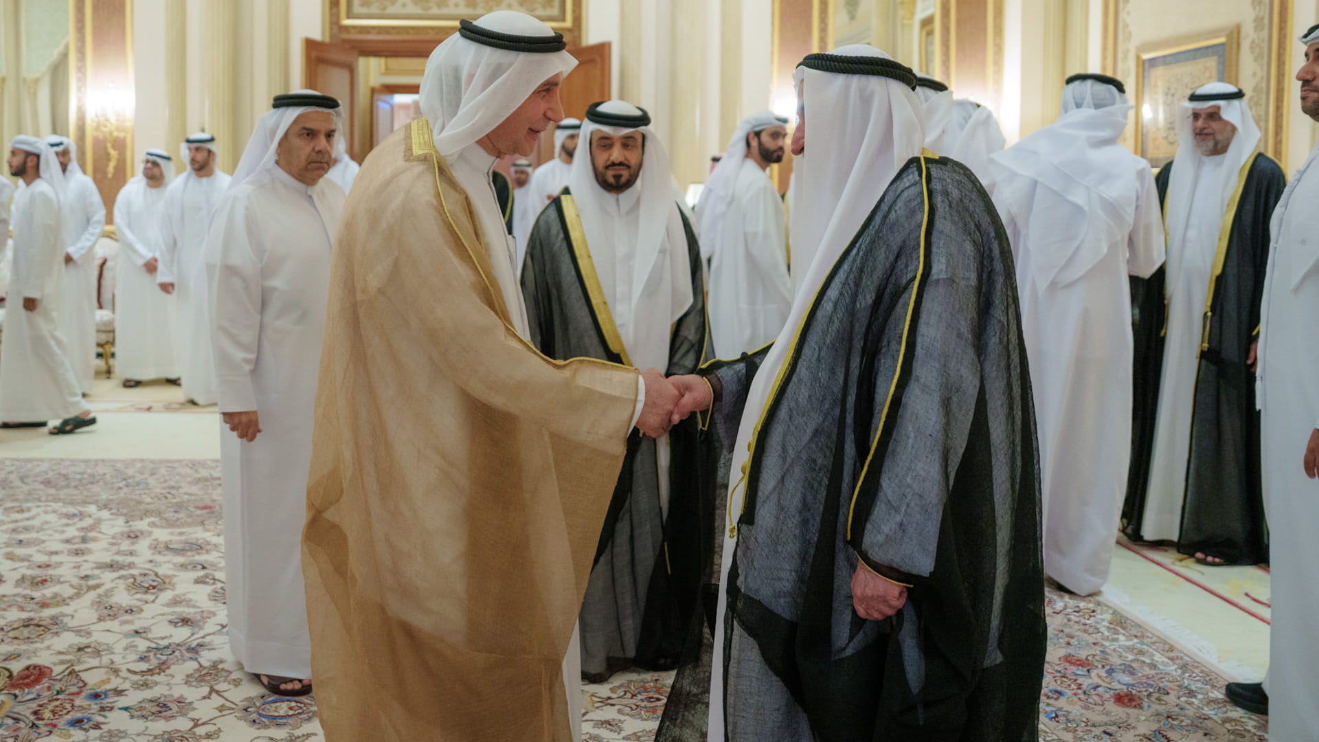 سلطان القاسمي يتلقى تهاني الشيوخ والمسؤولين والمواطنين بالعيد