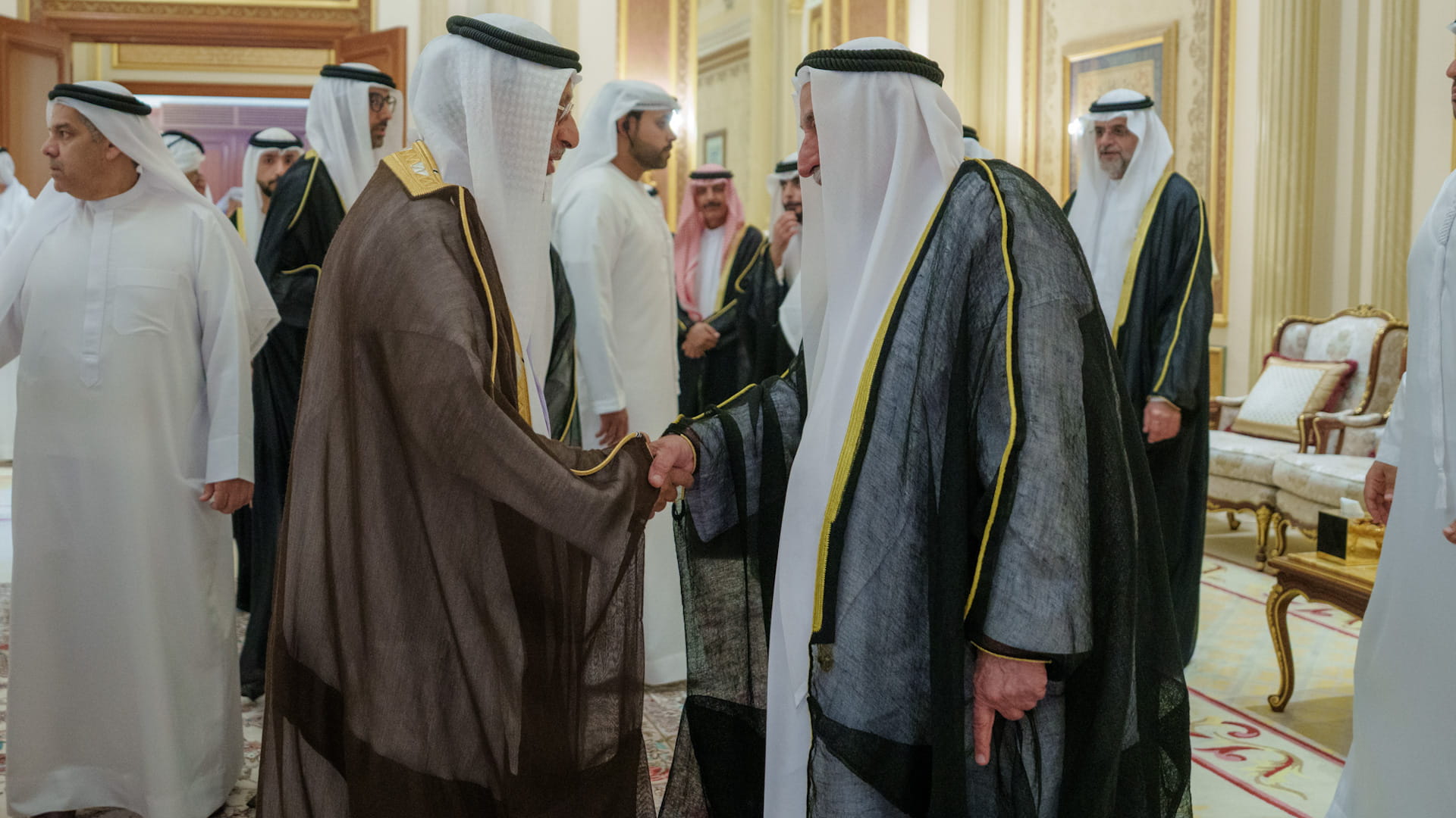 سلطان القاسمي يتلقى تهاني الشيوخ والمسؤولين والمواطنين بالعيد