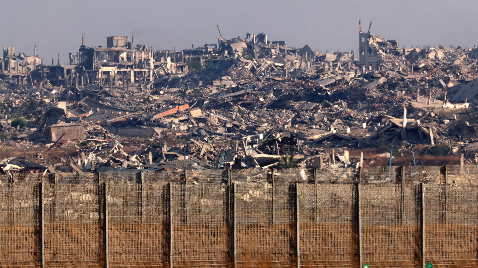 استشهاد 95 فلسطينياً وإصابة 304 بقصف إسرائيلي على غزة في 48 ساعة 