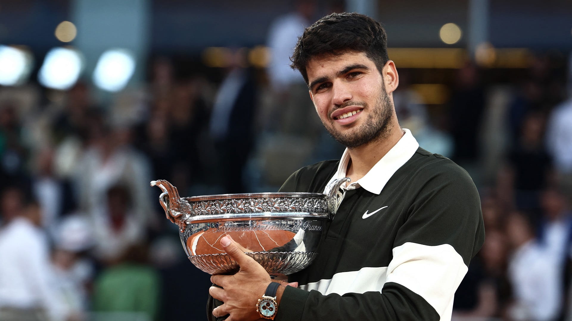 الإسباني كارلوس ألكاراز يتوّج بلقب بطولة فرنسا المفتوحة للتنس 