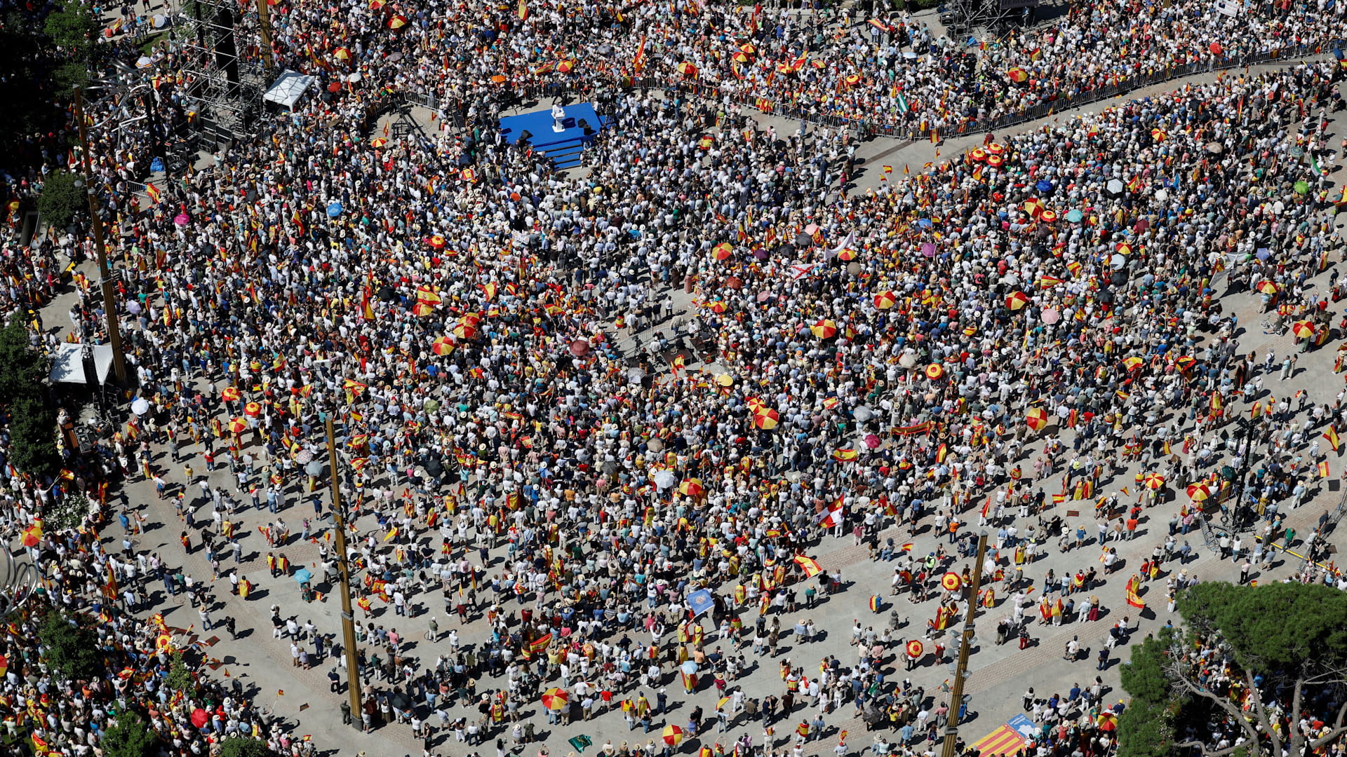 Tens of thousands join anti-government protest in Madrid 