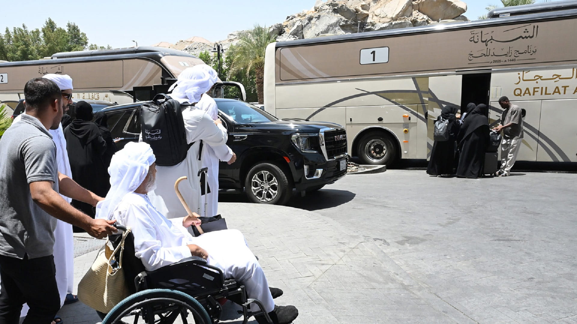 حجاج الإمارات يُنهون المناسك ويبدؤون الوصول إلى أرض الدولة