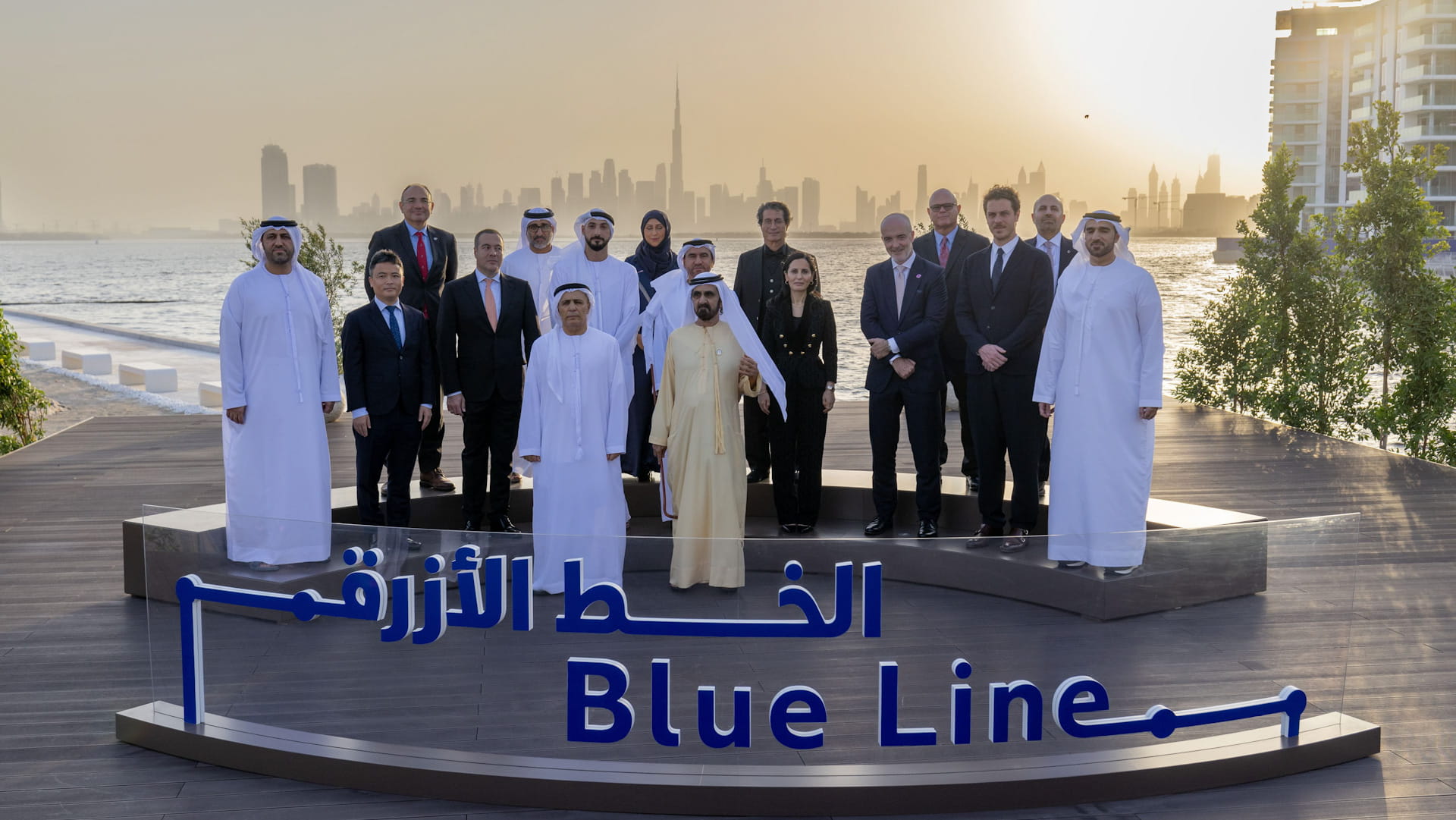 محمد بن راشد يشهد حفل وضع حجر الأساس لتنفيذ الخط الأزرق لمترو دبي 