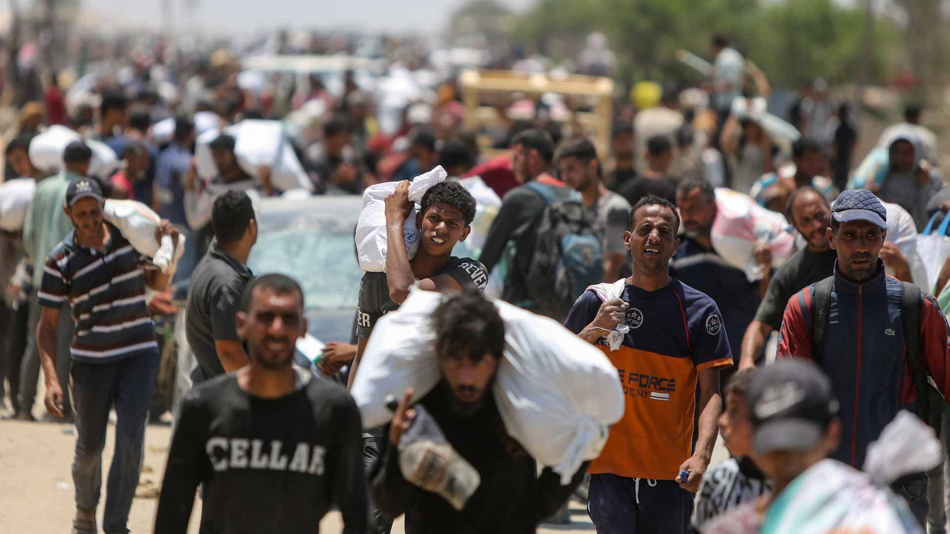 شهداء فلسطينيون في إطلاق نار إسرائيلي أثناء انتظارهم مساعدات بغزة 